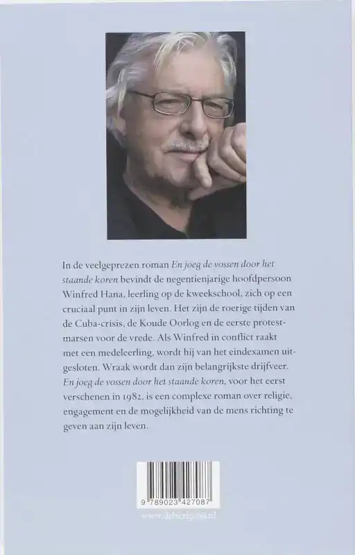 EN JOEG DE VOSSEN DOOR HET STAANDE KOREN