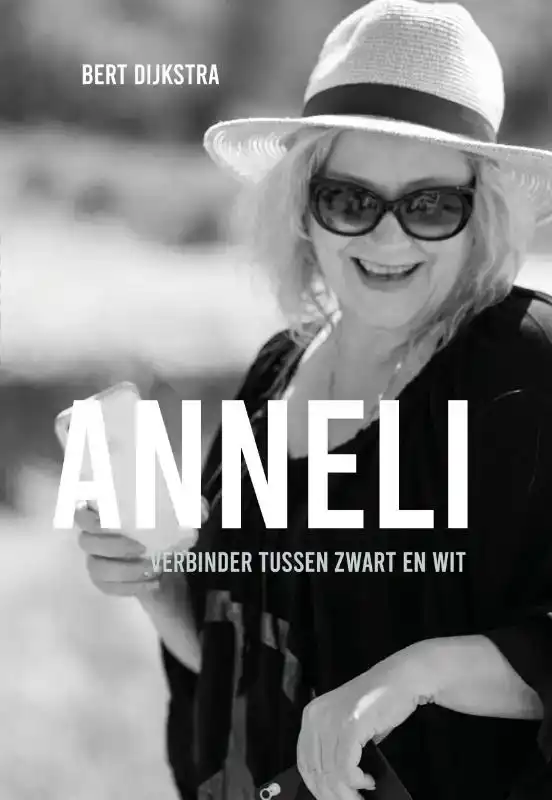 ANNELI, TUSSEN ZWART EN WIT