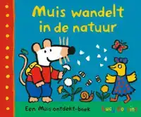 MUIS WANDELT IN DE NATUUR