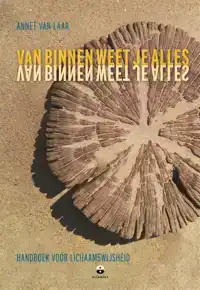 VAN BINNEN WEET JE ALLES