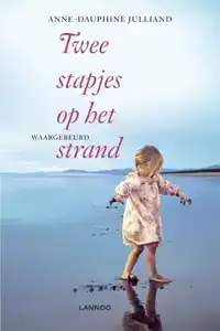 TWEE STAPJES OP HET STRAND