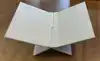 BOEKENSTANDAARD PERSPEX MIDDEL DESIGN MAT WIT