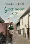 GEEF NOOIT OP