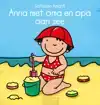 ANNA MET OMA EN OPA AAN ZEE