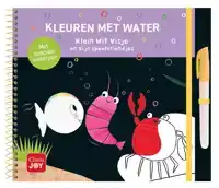 KLEUREN MET WATER. KLEIN WIT VISJE EN ZIJN SPEELVRIENDJES