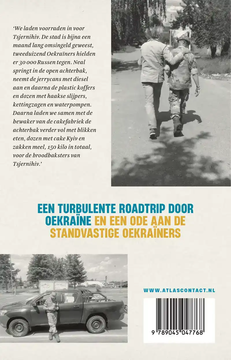 DRIE ZAKKEN DAMESKLEDING, TWEE CAKES KYIV EN EEN SNIPER