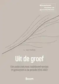 UIT DE GROEF
