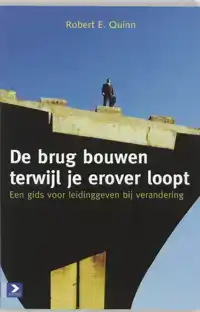 DE BRUG BOUWEN TERWIJL JE EROVER LOOPT