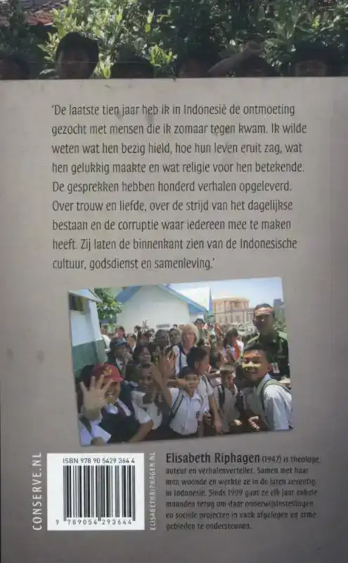 ACHTER DE EEUWIGE GLIMLACH