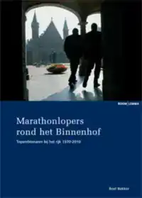 MARATHONLOPERS ROND HET BINNENHOF