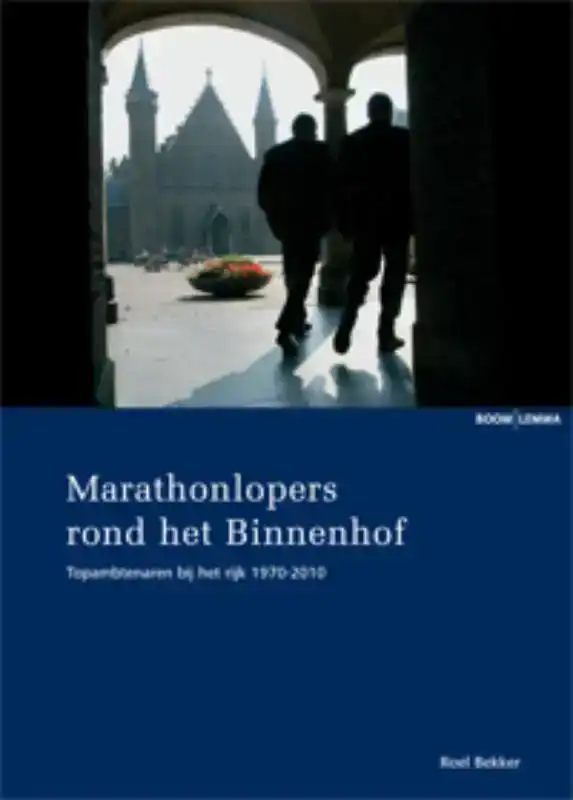 MARATHONLOPERS ROND HET BINNENHOF