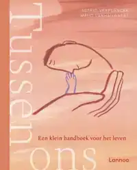 TUSSEN ONS - EEN KLEIN HANDBOEK VOOR HET LEVEN