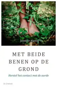 MET BEIDE BENEN OP DE GROND