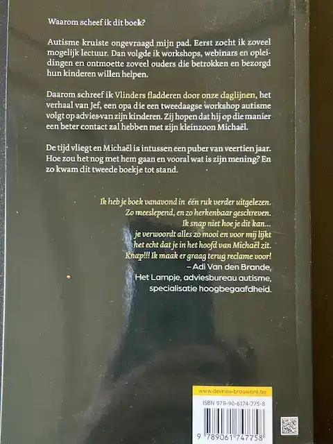 EEN HAGEDIS TUSSEN DE MUSSEN