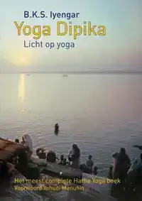 YOGA DIPIKA (LICHT OP YOGA)