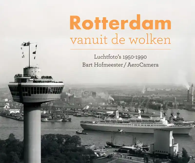 ROTTERDAM VANUIT DE WOLKEN