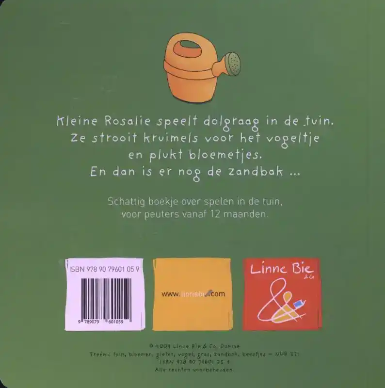 KLEINE ROSALIE SPEELT BUITEN