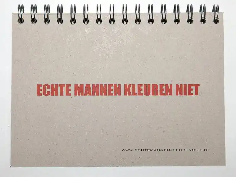 ECHTE MANNEN KLEUREN NIET