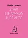 STAPT EEN VROUW IN DE AUTO