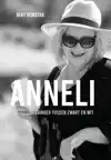 ANNELI, TUSSEN ZWART EN WIT