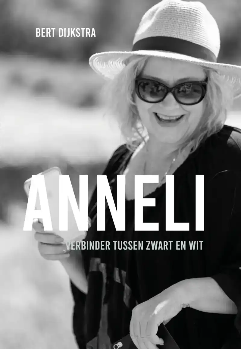 ANNELI, TUSSEN ZWART EN WIT
