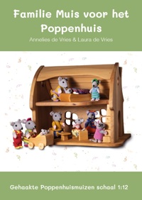 FAMILIE MUIS VOOR HET POPPENHUIS