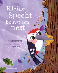 KLEINE SPECHT BOUWT EEN NEST