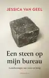 EEN STEEN OP MIJN BUREAU