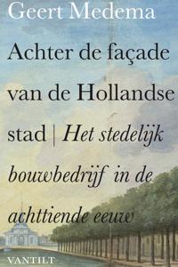 ACHTER DE FACADE VAN DE HOLLANDSE STAD