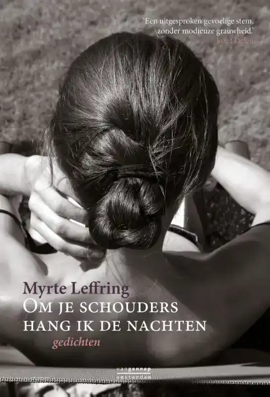 OM JE SCHOUDERS HANG IK DE NACHTEN