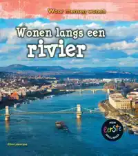 WONEN LANGS EEN RIVIER