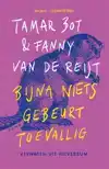 BIJNA NIETS GEBEURT TOEVALLIG