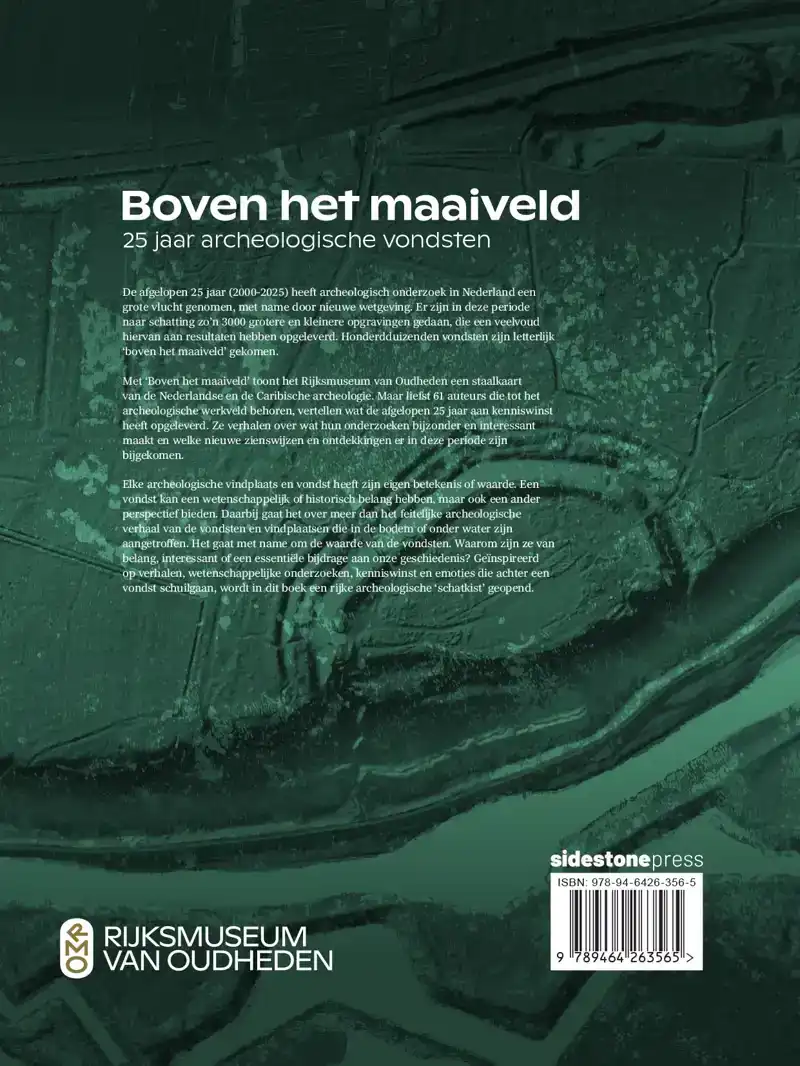 BOVEN HET MAAIVELD