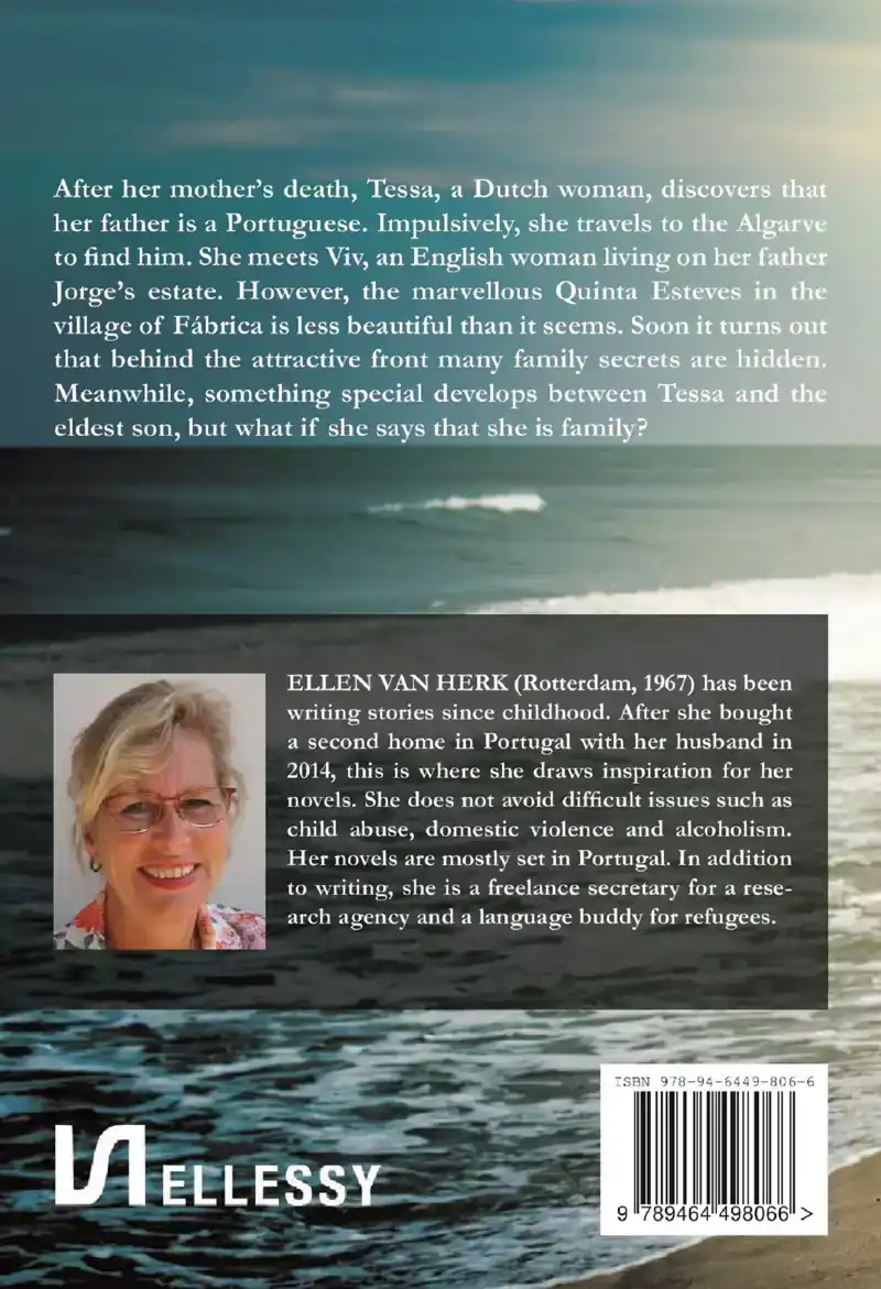 AT HOME IN THE ALGARVE