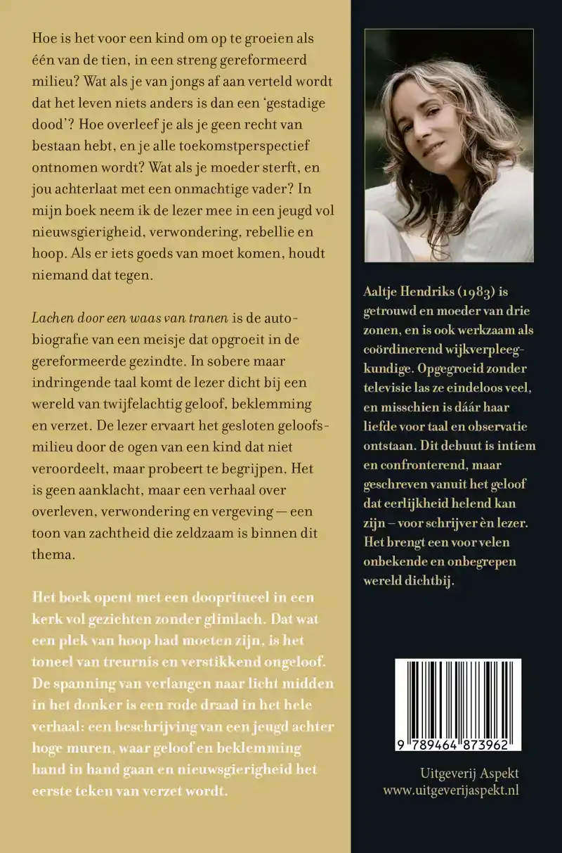 LACHEN DOOR EEN WAAS VAN TRANEN