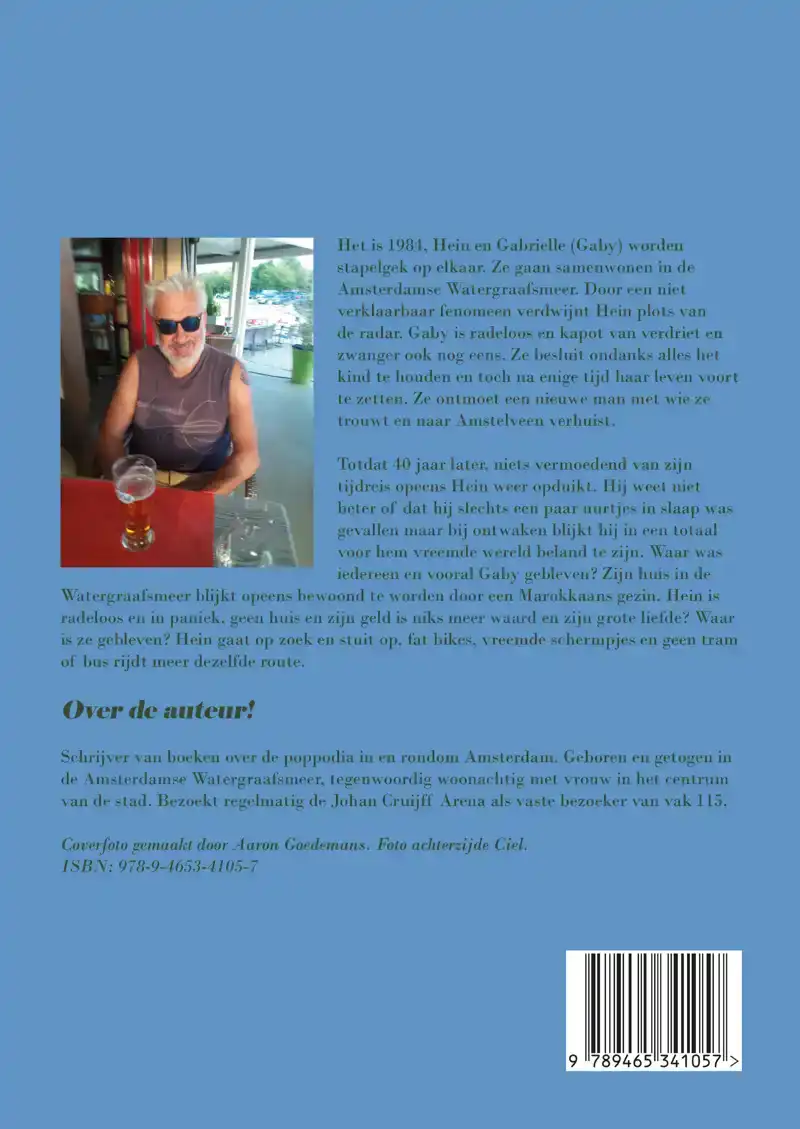 DE MAN LINKS BIJ DE PILAAR