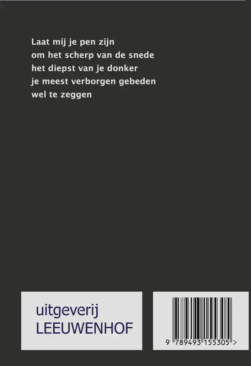 BLOTE VOETEN OP ZWARTE AARDE