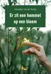 ER ZIT EEN HOMMEL OP EEN BLOEM