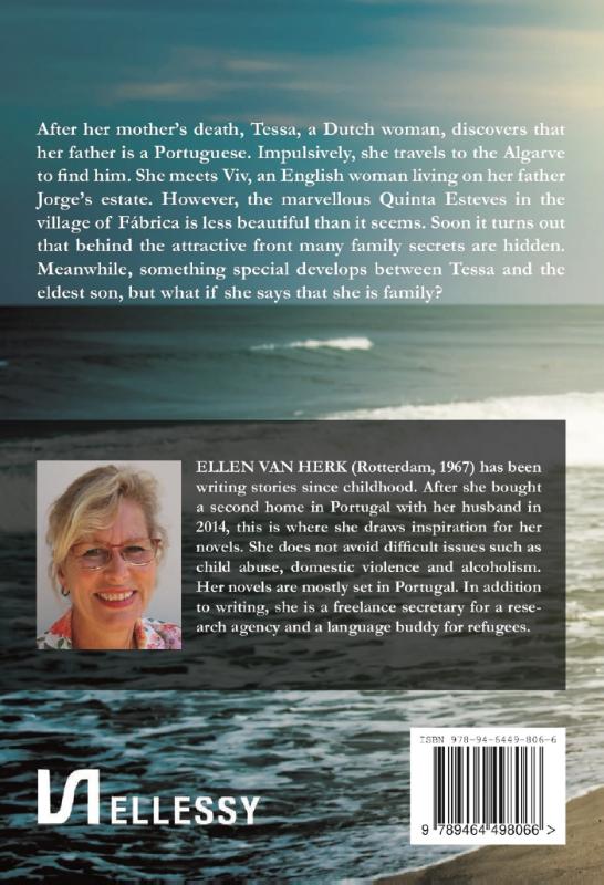 AT HOME IN THE ALGARVE