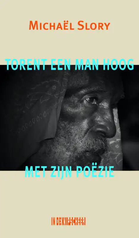 TORENT EEN MAN HOOG MET ZIJN POEZIE