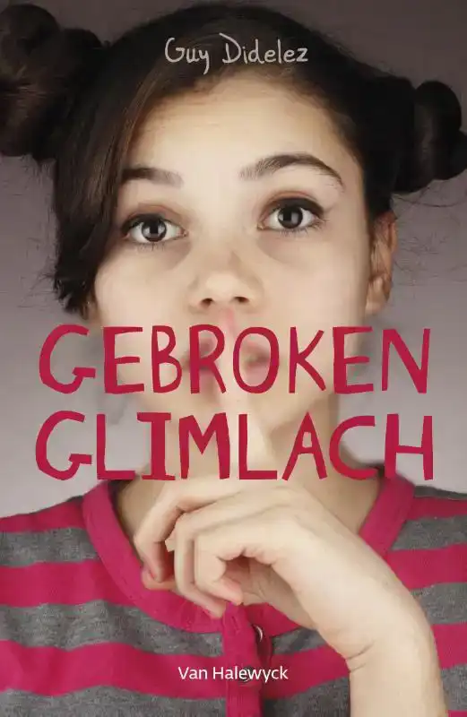GEBROKEN GLIMLACH