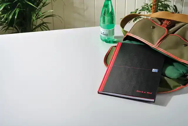 NOTITIEBOEK OXFORD BLACK N' RED A4