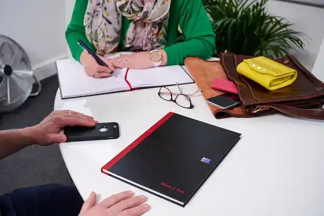 NOTITIEBOEK OXFORD BLACK N' RED A4