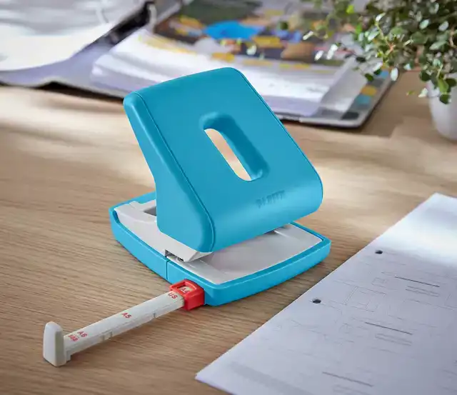 PERFORATOR LEITZ COSY 30 VEL BLAUW