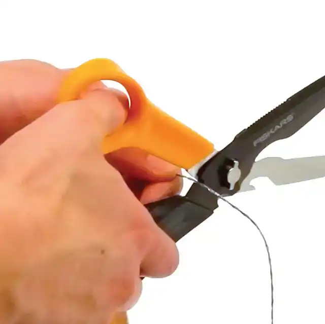 SCHAAR FISKARS 230MM CUTS AND MORE