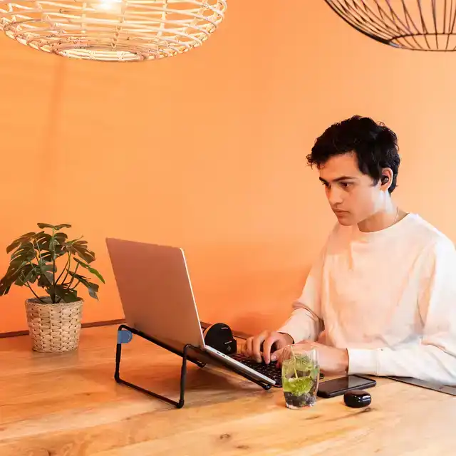 LAPTOPSTANDAARD R-GO TRAVEL ZWART