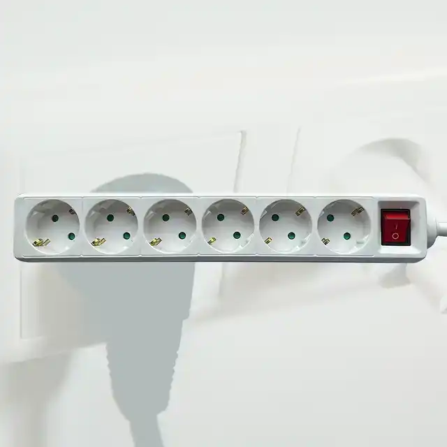 STEKKERDOOS BRASQ 6 VOUDIG 3 METER WIT