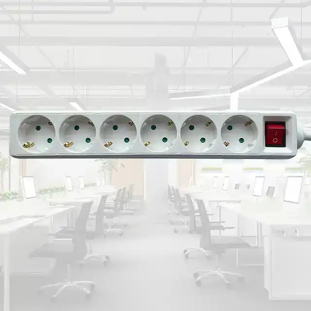 STEKKERDOOS BRASQ 6 VOUDIG 3 METER WIT