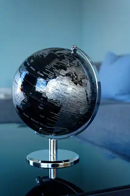 GLOBE TROIKA 20CM ZWART-ZILVER