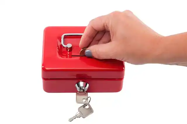 GELDKIST MAUL MUNTGLEUF SLOT
